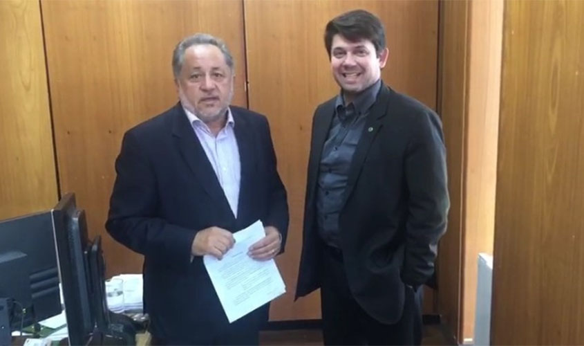 Luiz Cláudio garante liberação de 48 veículos e 200 computadores