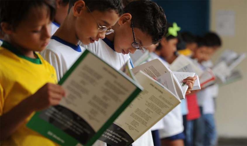 MEC divulga resultado prévio da avaliação de livros didáticos
