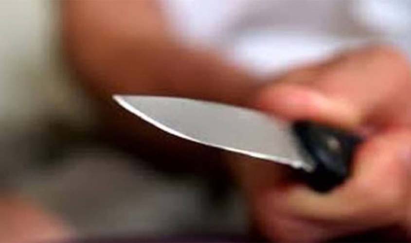 Usando faca, dois homens e uma mulher assaltam casal para roubar rede durante a madrugada