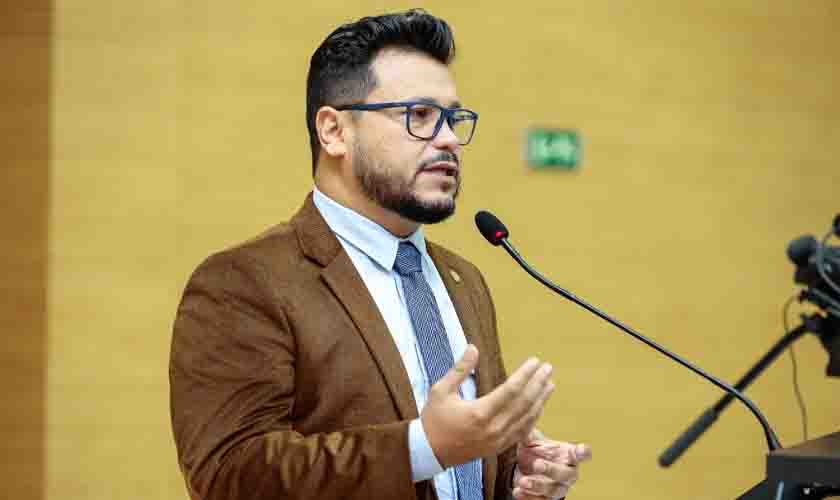 Projeto dos deputados, Marcelo Cruz e Jair Montes para distribuição de absorventes na rede de Ensino Fundamental e Médio é aprovado pela Assembleia