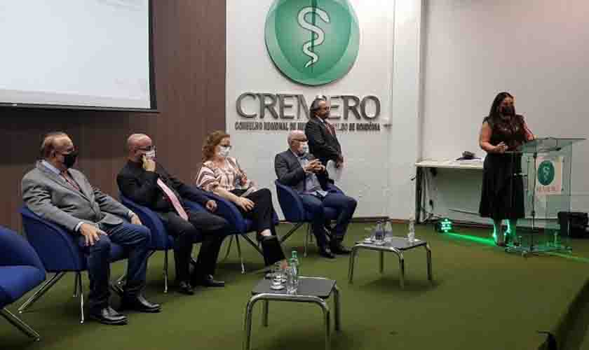 Mês do Médico: Cremero homenageia 80 médicos e reinaugura Delegacia de Ji-Paraná