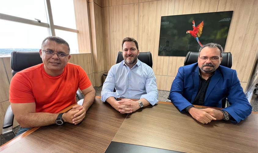 Presidente Alex Redano recebe pedido de prefeito Nova Mamoré para desmembra área da Vila da Penha