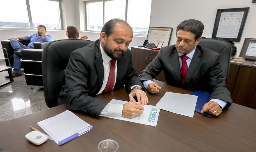 Presidente Laerte Gomes assina Termo de Instalação do Profaz