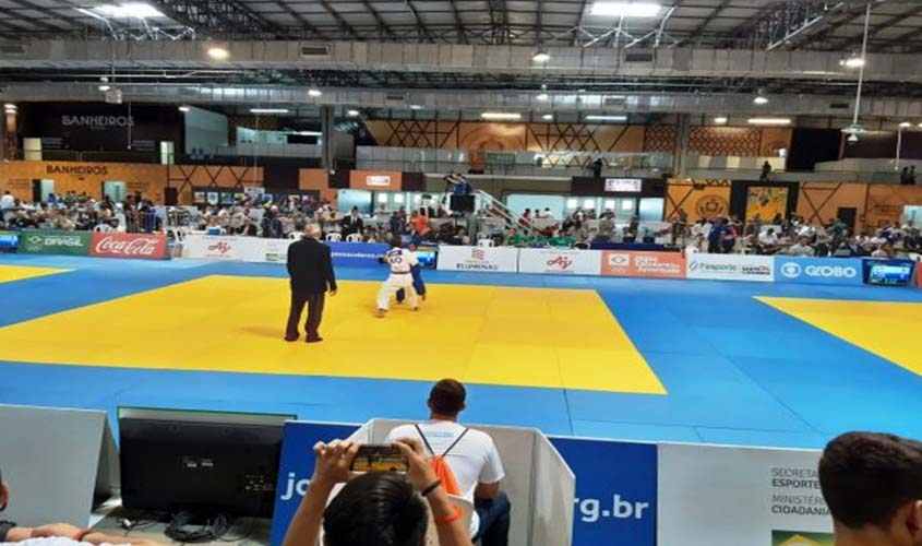 Surdo, judoca incentiva pessoas com deficiências a praticar esportes