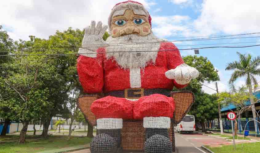 Decoração natalina começa a ser instalada