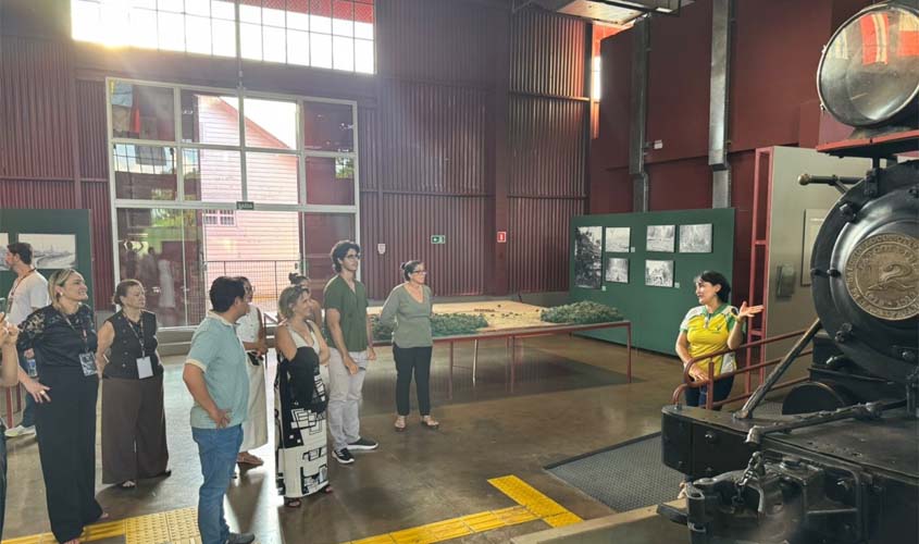 Prefeitura oferece roteiro ferroviário à Unir