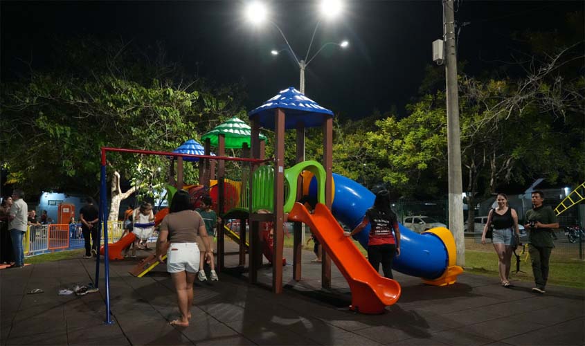 Prefeitura reinaugura Praça Aluízio Ferreira