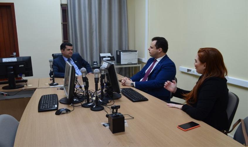 Em reunião, OAB solicita sala de apoio e discute melhorias para advocacia ao diretor-geral do Fórum Geral