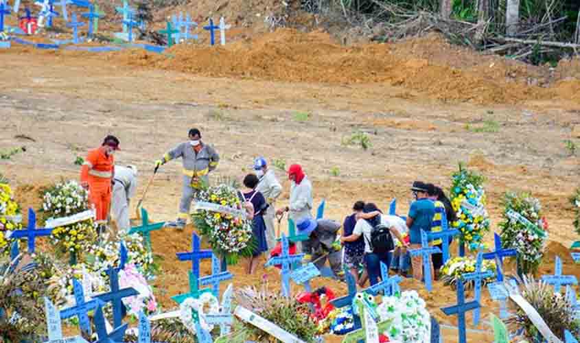 Pesquisador alerta: Brasil pode chegar a 2,5 mil mortes diárias, se não houver maior distanciamento social