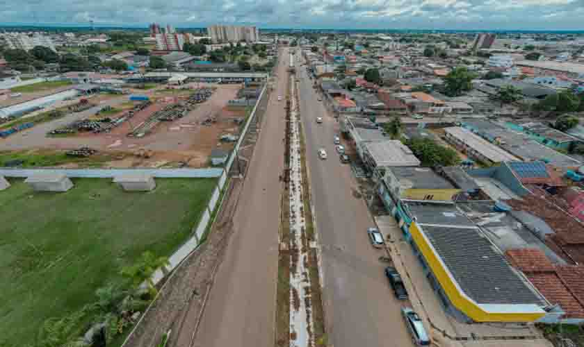 Nova arborização começa a ser feita em trecho da avenida Tiradentes