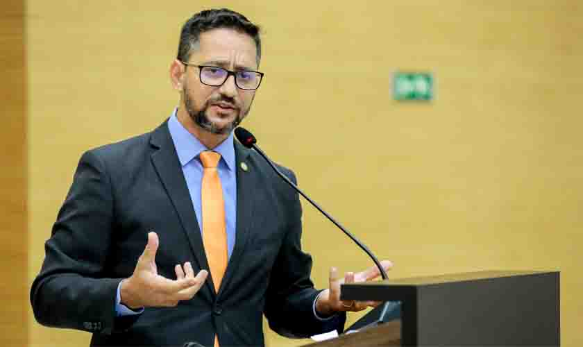 Deputado Anderson Pereira atende pedido do vereador Romerito e destina recursos para melhorar a iluminação pública em Guajará-Mirim