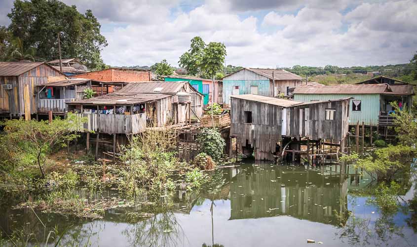 Lixo acumulado e água das chuvas contribuem para o aumento dos casos de leptospirose em Rondônia