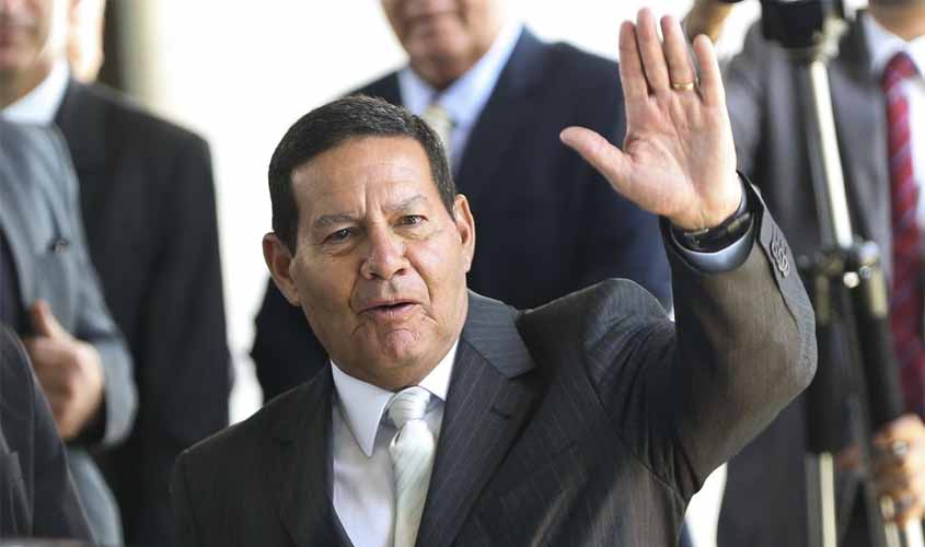 Mourão: tempo de contribuição de militares pode ser maior com reforma