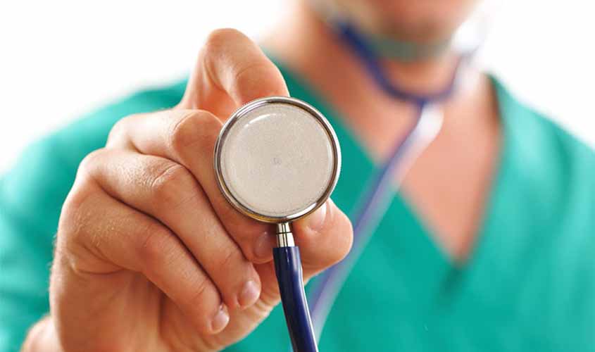 Metade das prefeituras gasta menos de R$ 403 ao ano na saúde