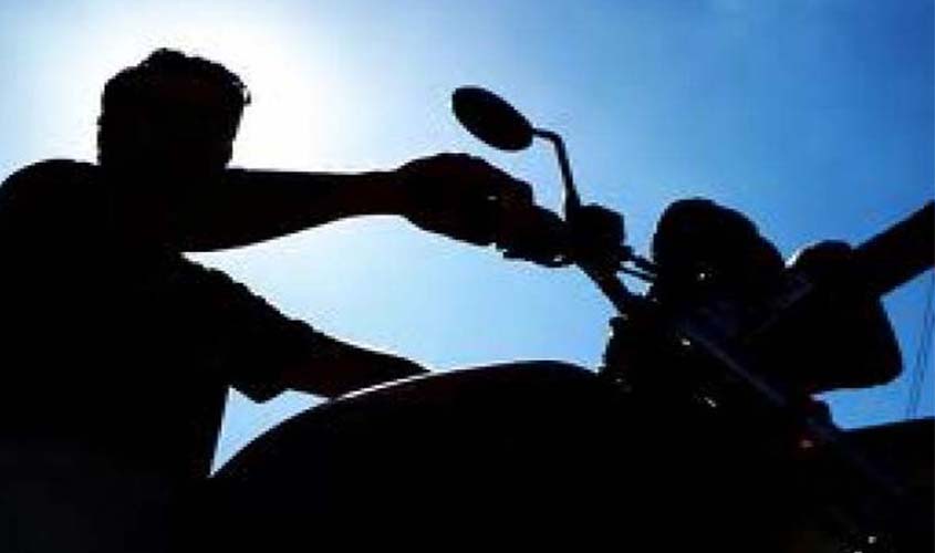 Mulher é assaltada enquanto caminhava pelas ruas da cidade