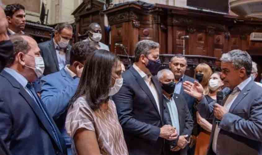 Flordelis aparece de tornozeleira em ato a favor da candidatura de Arthur Lira para a presidência da Câmara