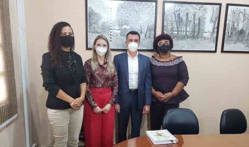 Prefeitura e Unir selam parceria para cursos de especialização e mestrado