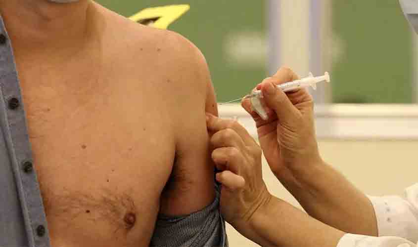 Brasil não possui doses de vacinas suficientes para todo o público-alvo da primeira fase de imunização