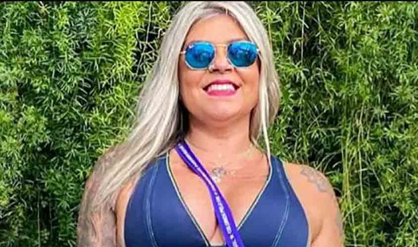 Mulher relata constrangimento ao receber comanda com comentário inadequado sobre o corpo: 'A do peitão'