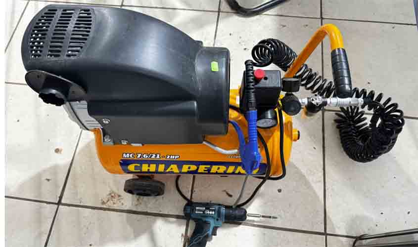 Suspeitos de furto são presos ao tentar vender produtos roubados em grupos de compra e venda