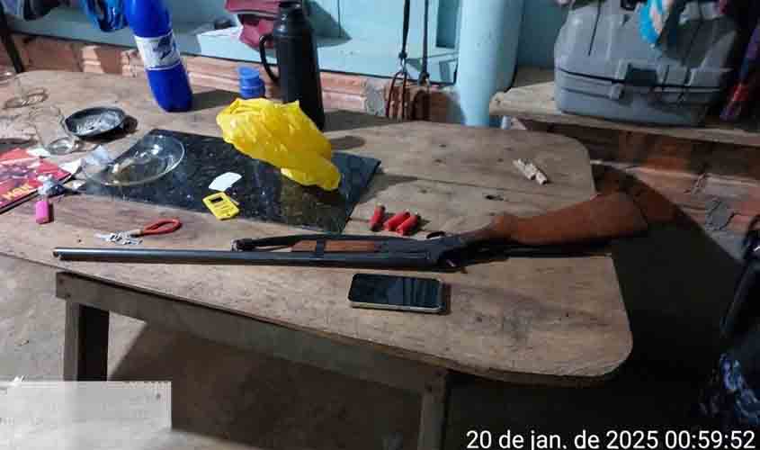 Mulher 'pede pizza' para denunciar violência doméstica e agressor armado é preso