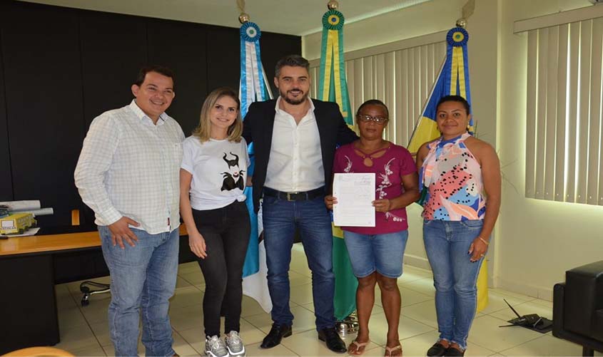 Prefeitura assina termo de fomento com entidade que acolhe mulheres vítimas de violência doméstica