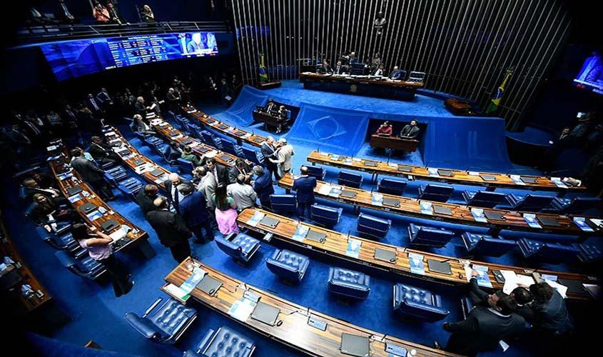 Partidos entram com ação contra Bolsonaro por ofensas a jornalista