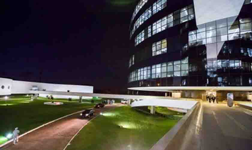 Caso Mariana Ferrer: PGR se reúne com mãe da modelo