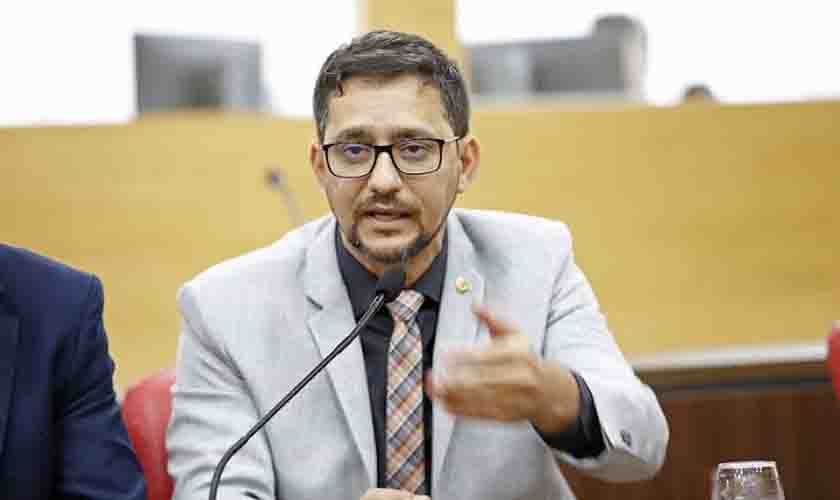 Deputado Anderson recebe acadêmicos que cobram retornos das aulas presencias na UNIR, paradas desde o início da pandemia