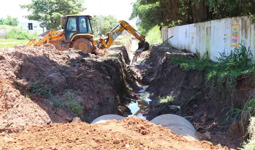 Prefeitura segue operação intensiva para acabar com alagamento na avenida Rio de Janeiro