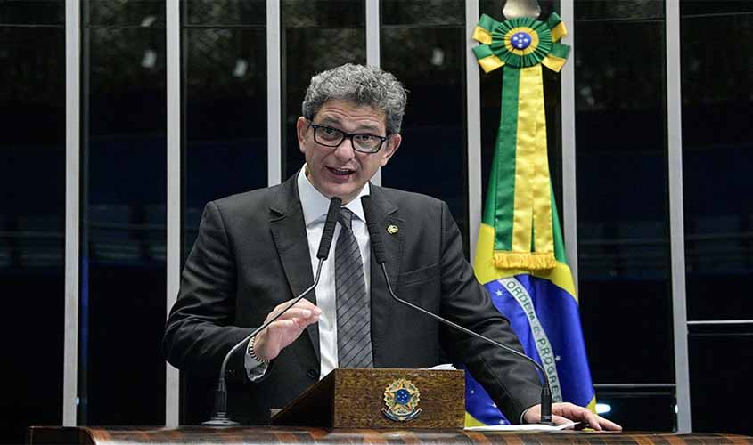 Rogério Carvalho: política externa de Bolsonaro é de total submissão aos EUA