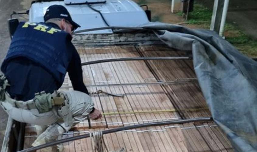 Em Rondônia, PRF identifica transporte irregular de madeira