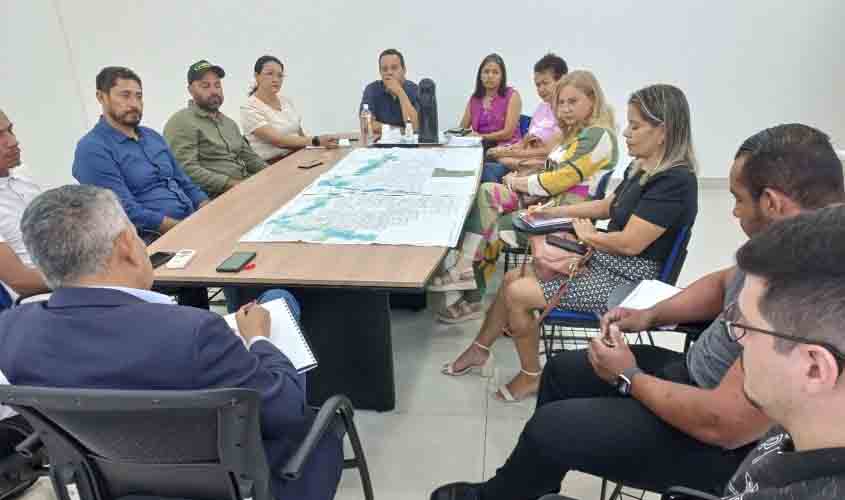 Prefeitura de Porto Velho atende moradores de Extrema para falar sobre a taxa de lixo