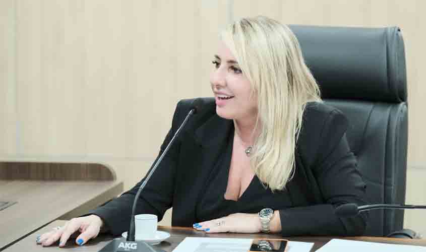 Ieda Chaves aciona autoridades após vídeo de maus-tratos a cachorro em Porto Velho