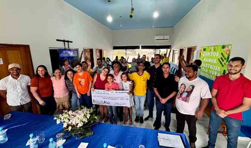 Celebrando o Dia Internacional da Síndrome de Down, Sílvia Cristina entrega recurso para a Apae de Primavera de Rondônia