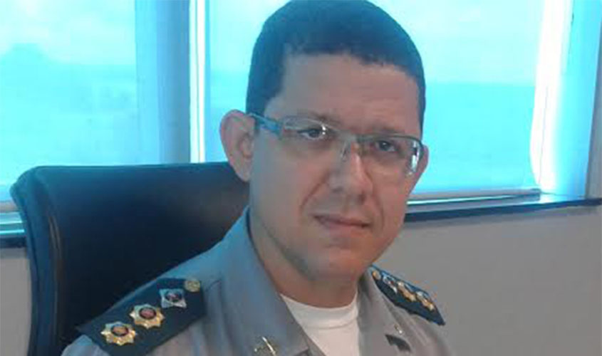 Governador presta continência aos profissionais da Segurança Pública em homenagem a Tiradentes