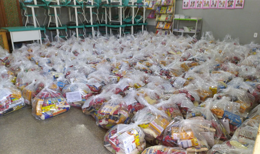 Prefeitura inicia entrega de kits de alimentos na rede municipal
