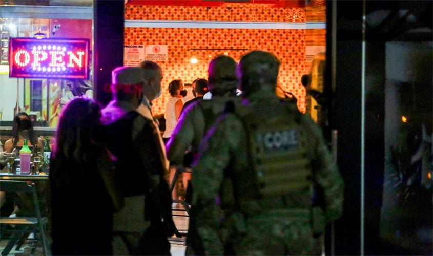 Na 1ª noite da “Operação Prevenção”, equipes flagram aglomerações em bares e espaços públicos em Porto Velho