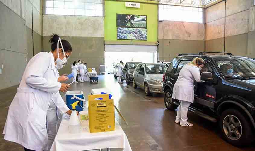 Vacina em ritmo lento pode afetar economia, alerta relatório da IFI 