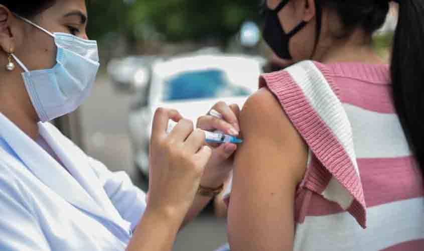 Câmara pode votar nesta quinta-feira projeto que cria cartão on-line de vacinação