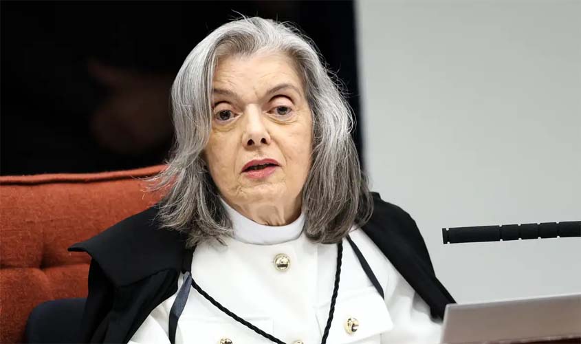 Cármen Lúcia vota por condenar Eduardo Bolsonaro por difamação