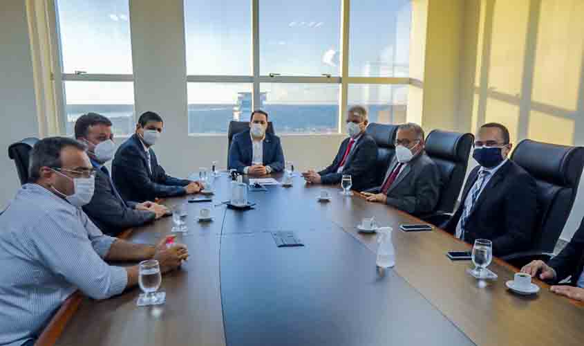 Presidente Alex Redano recebe direção da OAB/RO e discute parcerias institucionais