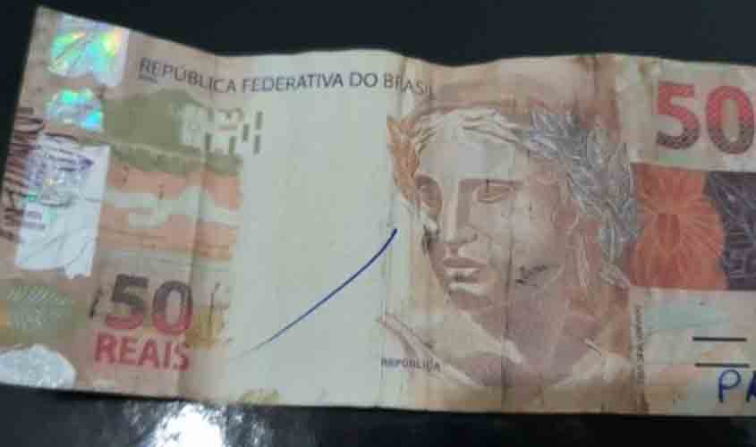 Indivíduo passa nota falsa a picolezeiro e ainda recebe de troco R$ 39 reais, em Jaru