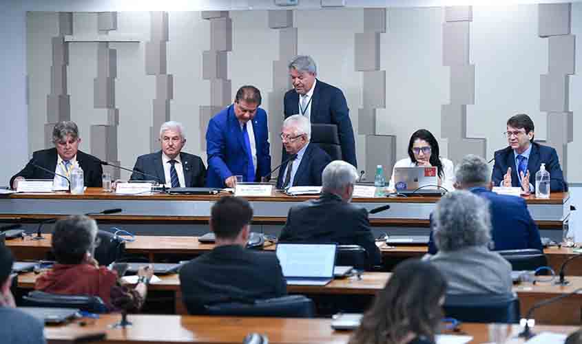 Debatedores defendem em seminário regulamentação de inteligência artificial