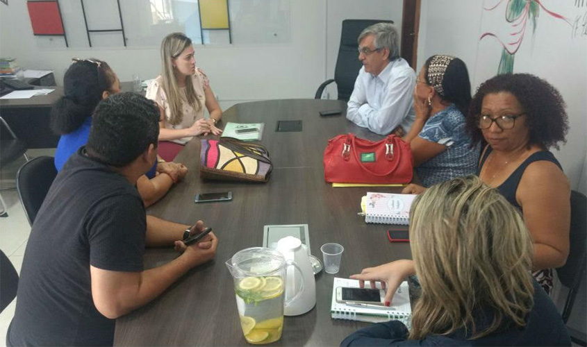 Secretário Licório, equipe técnica e gestores escolares se unem para resolver demandas da Educação na capital