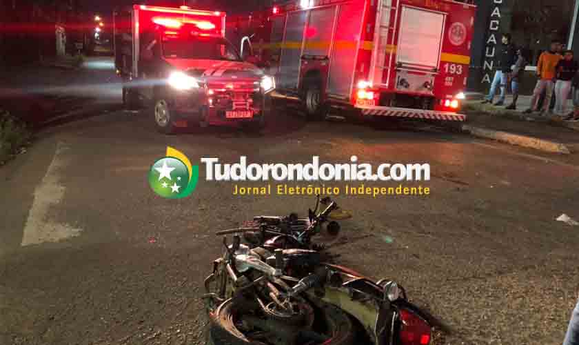 Carro capota após atropelar motoboy e mata passageiro preso às ferragens
