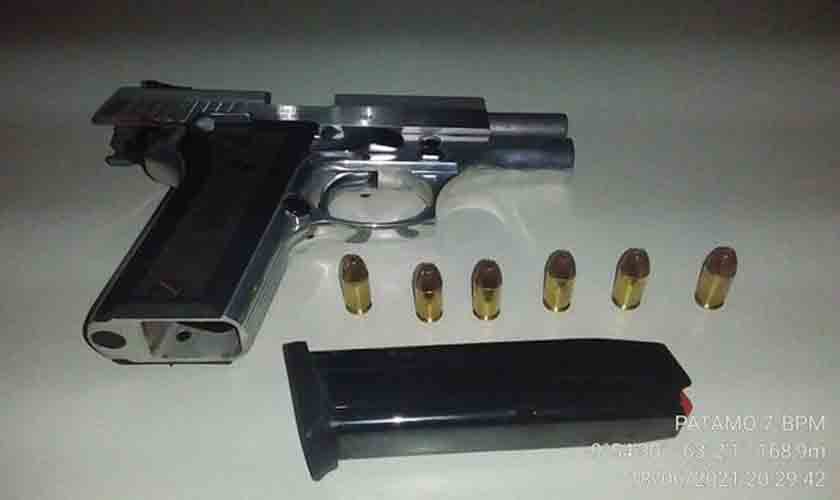 Polícia Militar apreende arma de fogo durante barreira na área rural