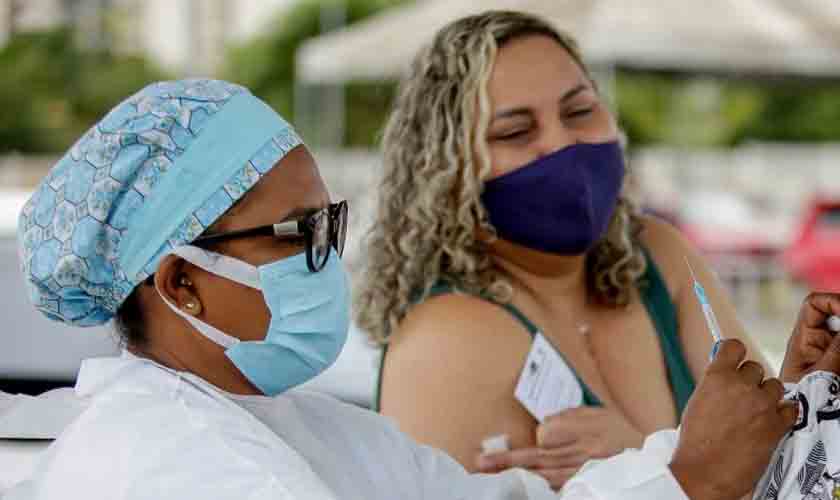 Governo de Rondônia realiza “SOS Vacinação” em Porto Velho; imunização contra a covid-19 alcançou 805 profissionais da educação
