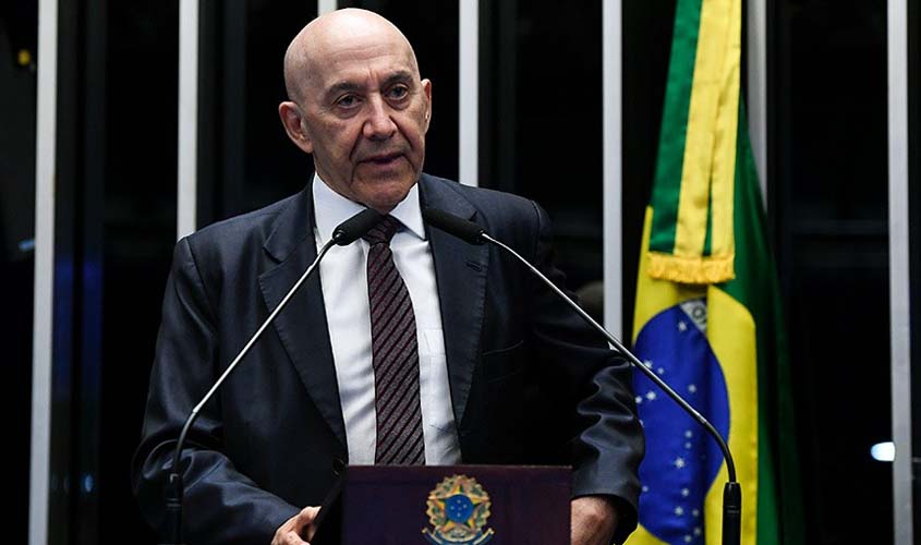 Confúcio Moura lamenta ataque a escola no Paraná