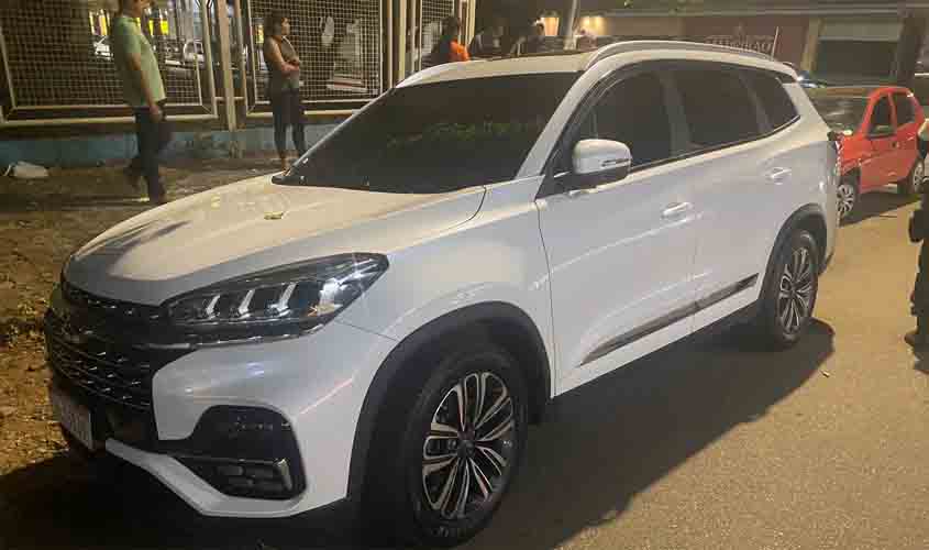 Jovem ciclista fica lesionada após ser atropelada por carro